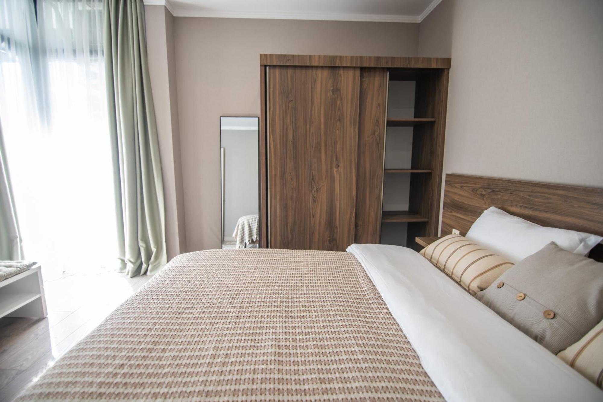 Green Side Apart Hotel Batumi Eksteriør billede