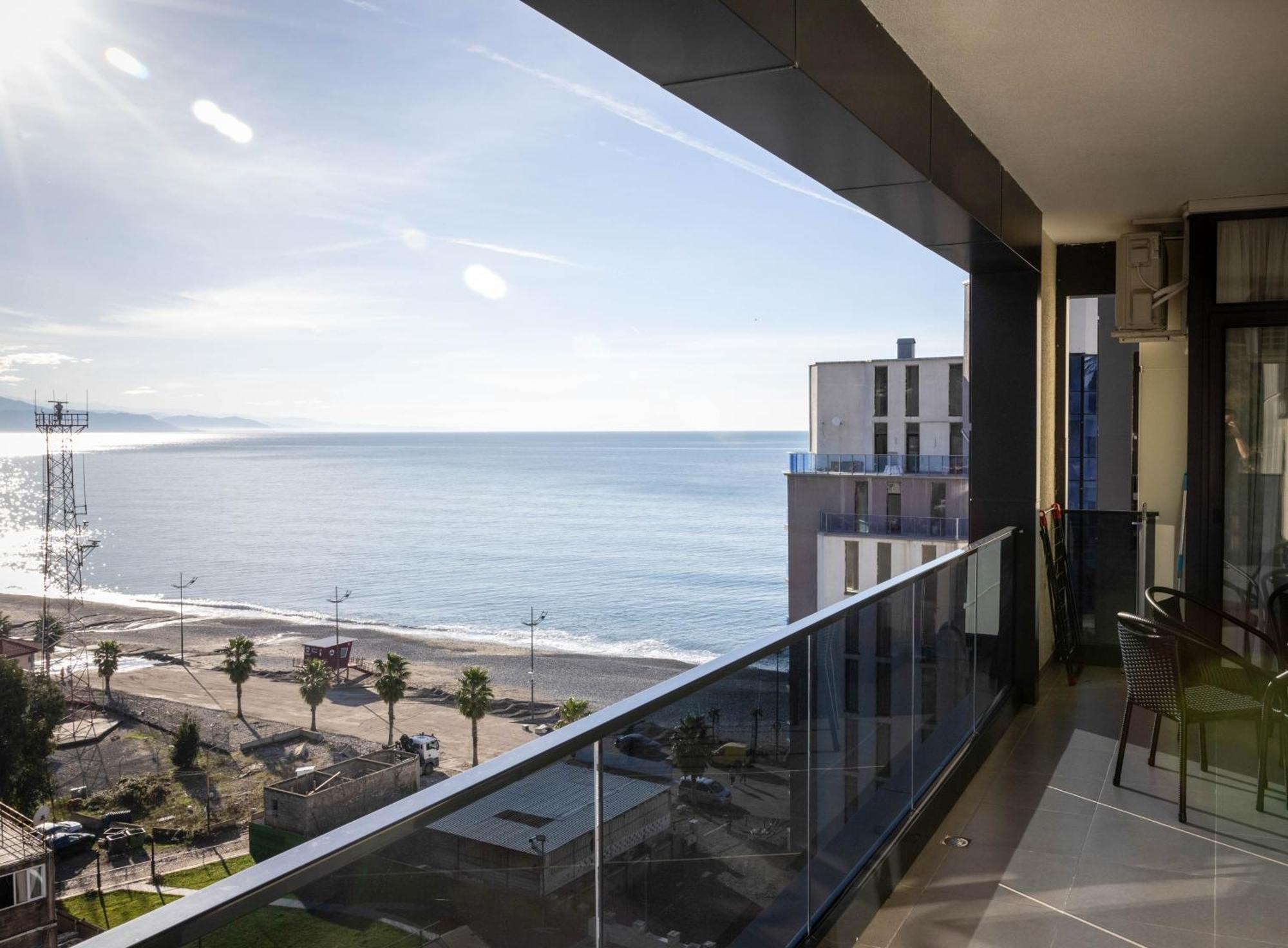 Green Side Apart Hotel Batumi Eksteriør billede